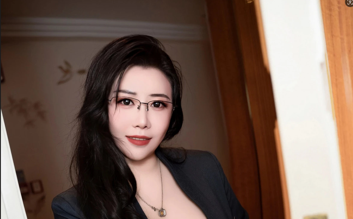 王婉悠queen秘书ol服饰秀身材摄影91p_第1张