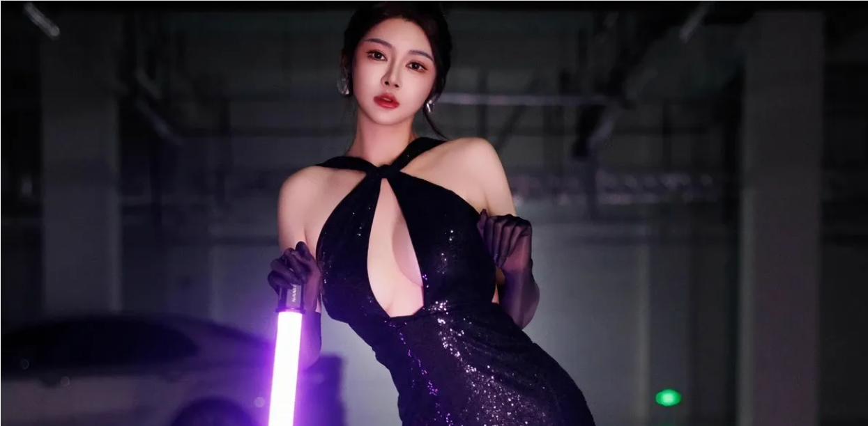 9512_凯竹quinn感性黑色连衣裙配黑色的丝袜秀丰腴身材撩_