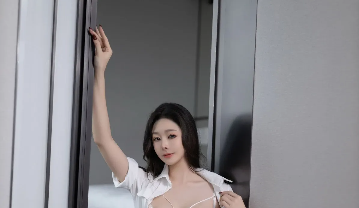 9566_小逗逗感性白色制服露白色贴身衣服配超薄肉色_