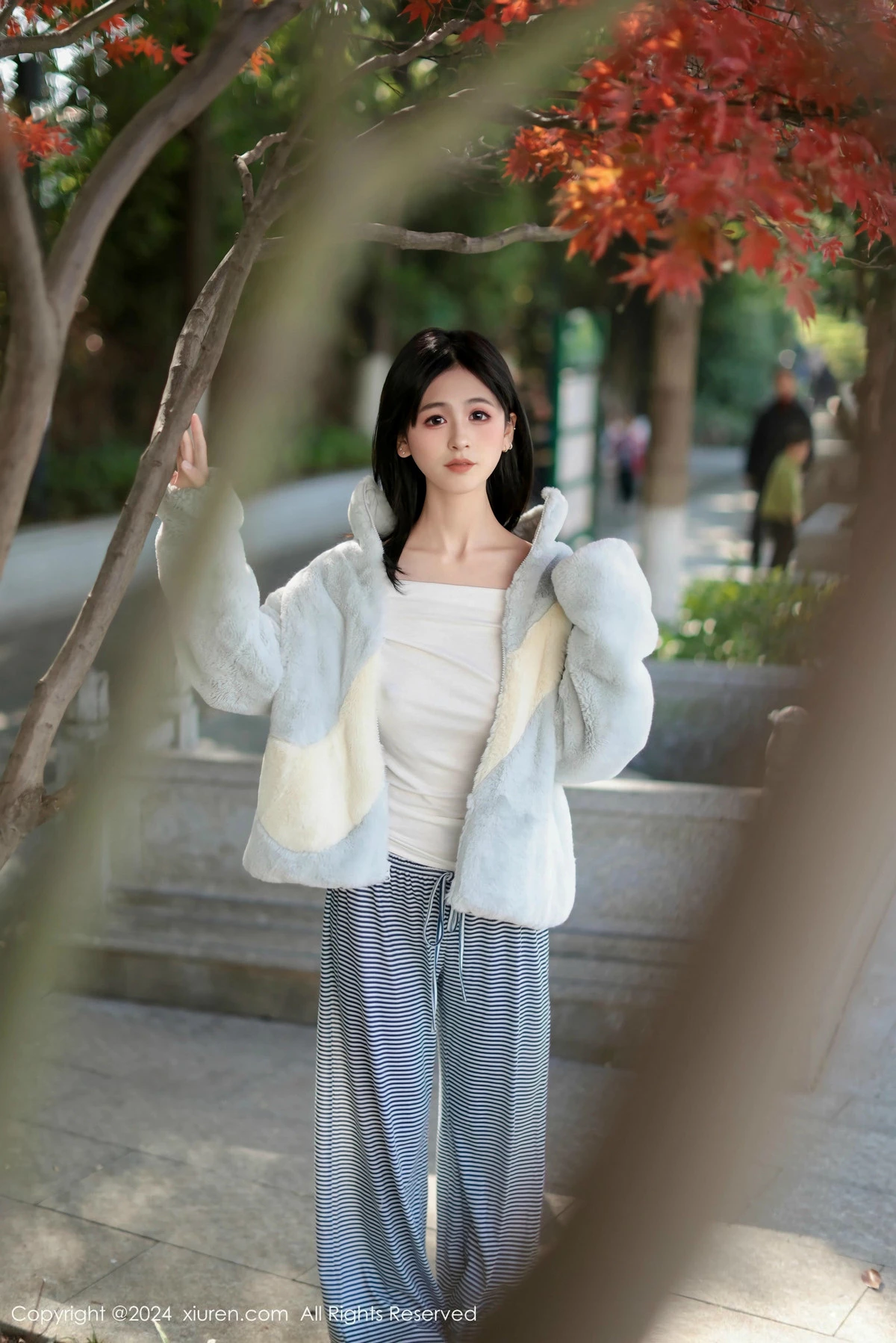 9605_女神奶芙乔乔感性白t配长裤露超薄黑色的丝秀凹_