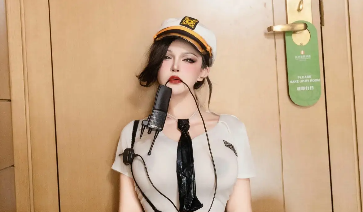 9661_伊丽莎有点白感性黑色皮短裙配黑色的丝_