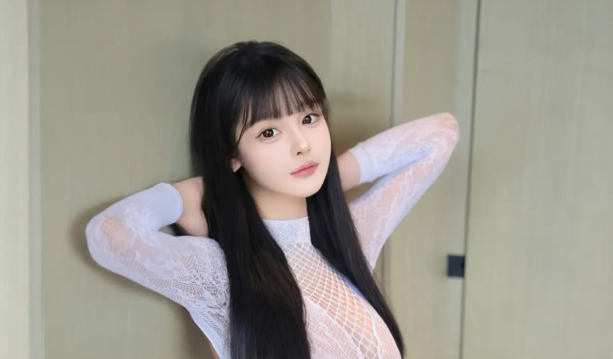 9915_余安安感性白色拨人心弦的贴身衣服配白色网袜_