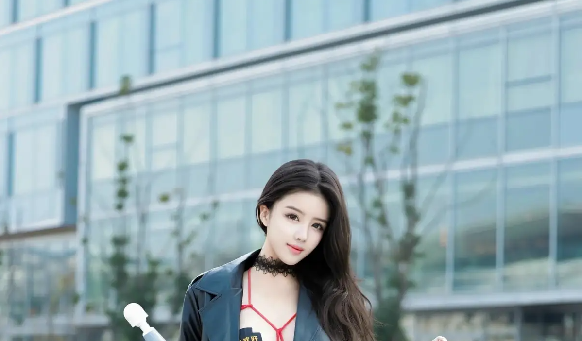 9855_女天使唐翩翩感性黑色皮大衣露红色拨人心弦的_