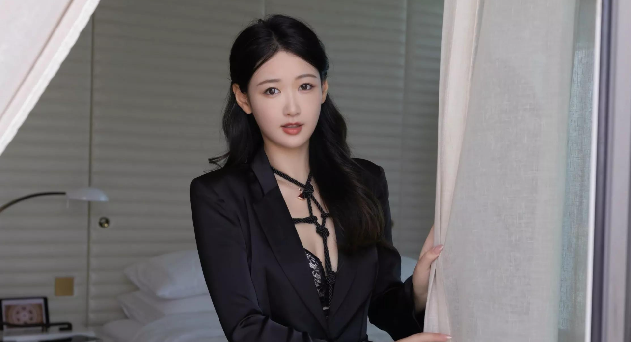 10267_女神唐安琪感性黑色西服露黑色贴身衣服配超薄_